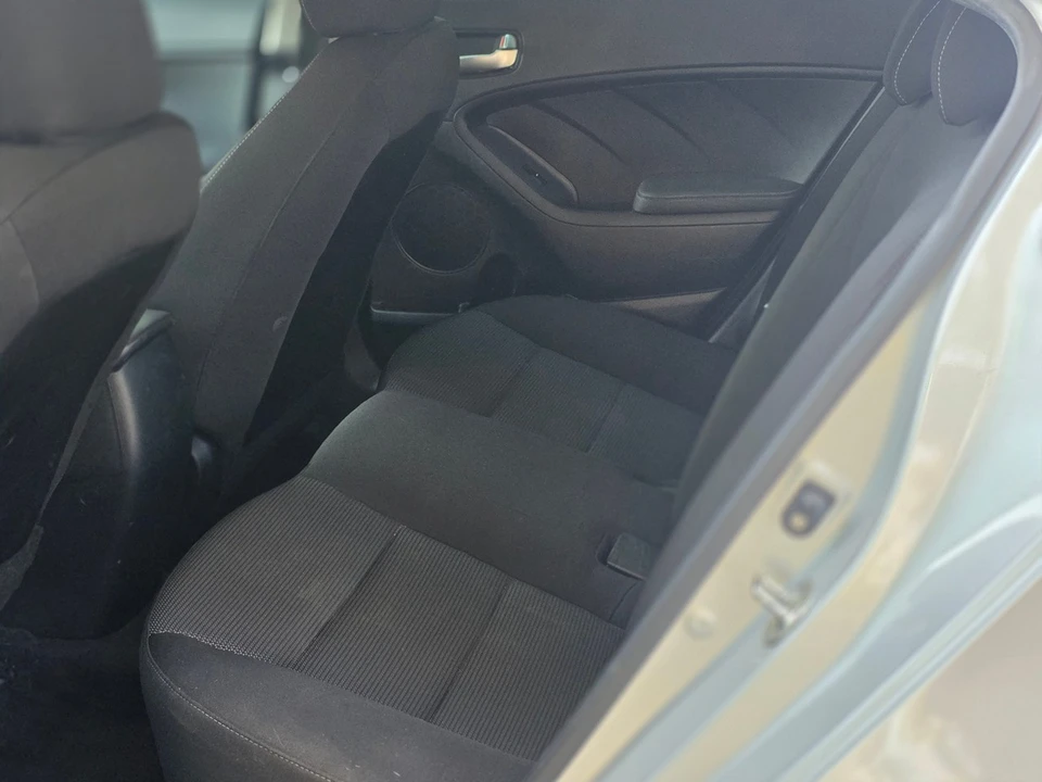 2018 Kia Forte - Image 19 of 21