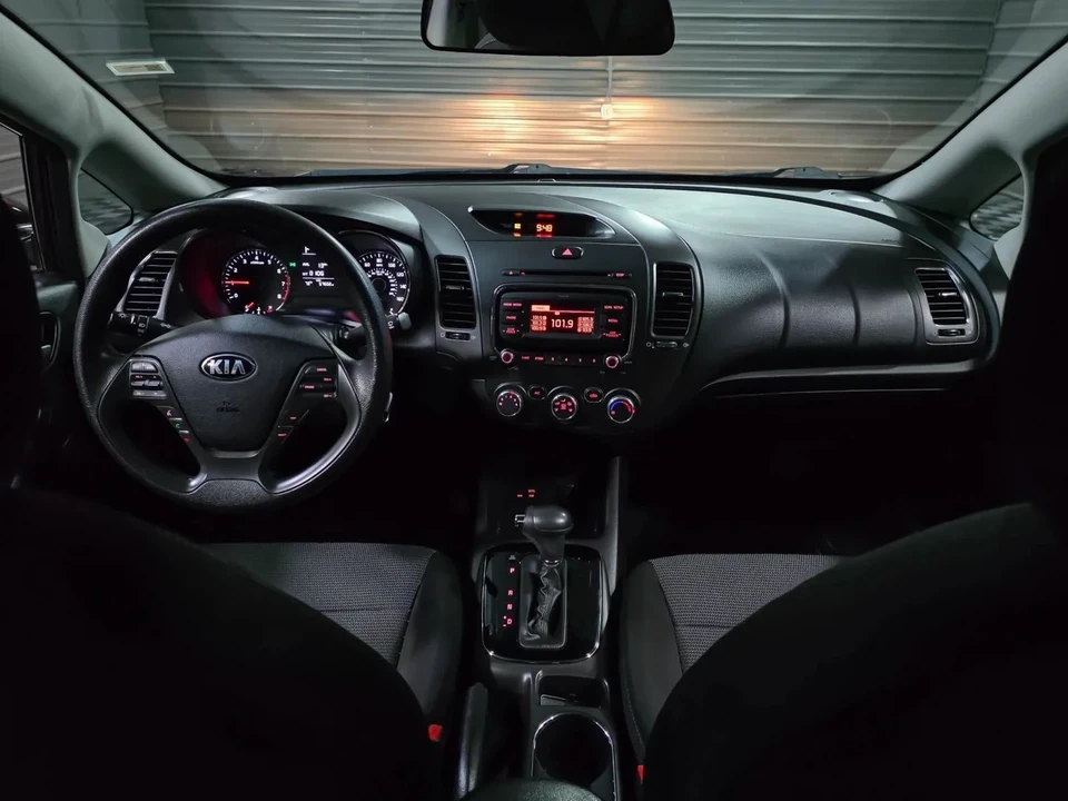 2018 Kia Forte - Image 11 of 12