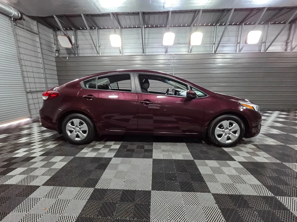 2018 Kia Forte - Image 9 of 12