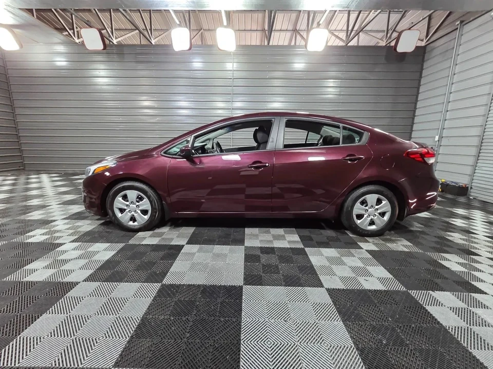 2018 Kia Forte - Image 8 of 12
