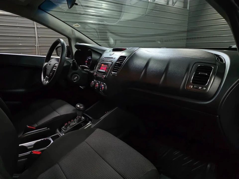 2018 Kia Forte - Image 12 of 21
