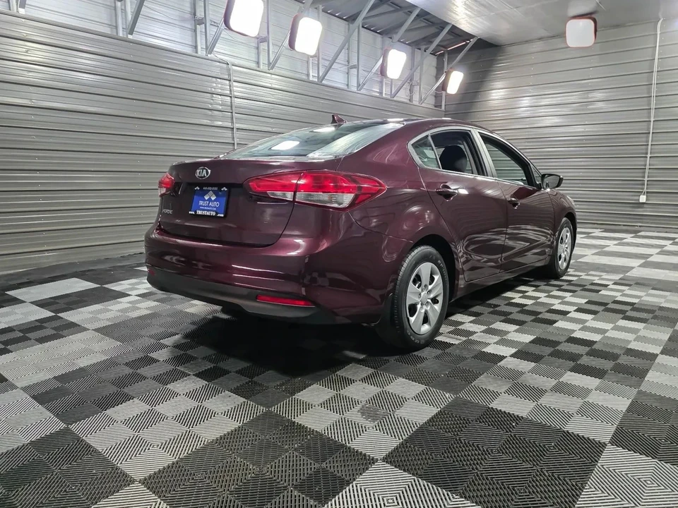 2018 Kia Forte - Image 5 of 12