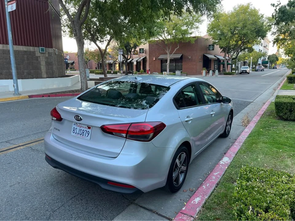 2018 Kia Forte - Image 5 of 11