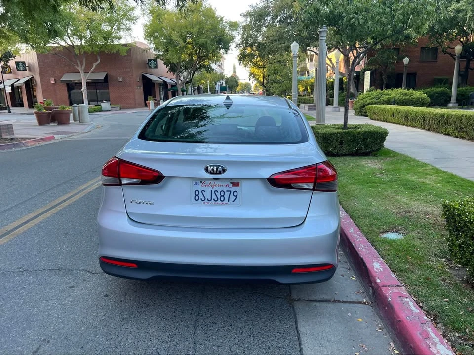 2018 Kia Forte - Image 6 of 11