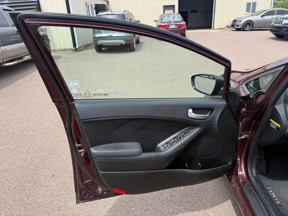 2018 Kia Forte - Image 9 of 20