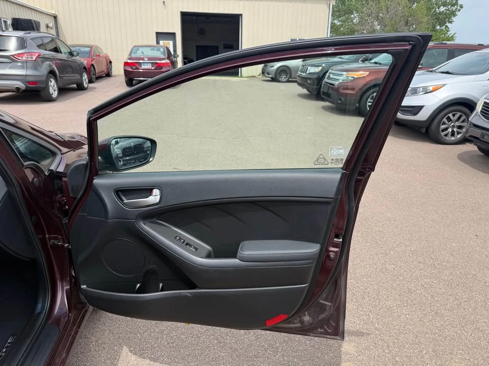 2018 Kia Forte - Image 11 of 20