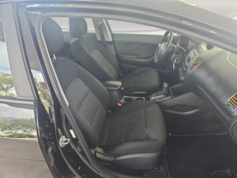 2018 Kia Forte - Image 19 of 21