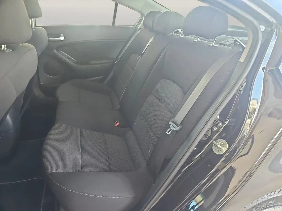 2018 Kia Forte - Image 14 of 21