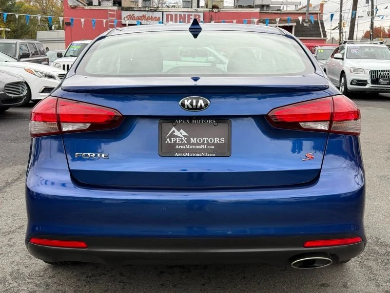 2018 Kia Forte - Image 8 of 12