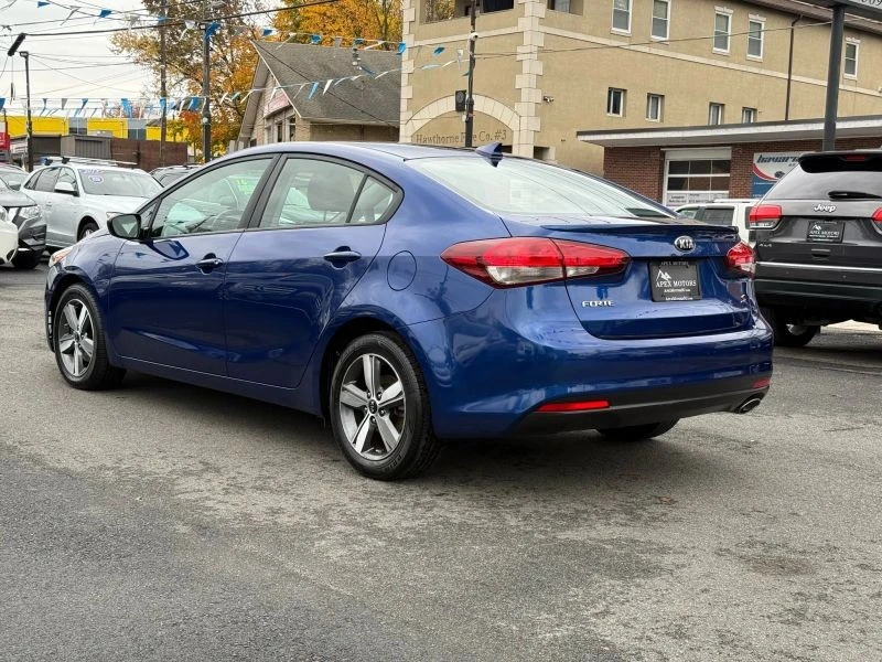 2018 Kia Forte - Image 5 of 12