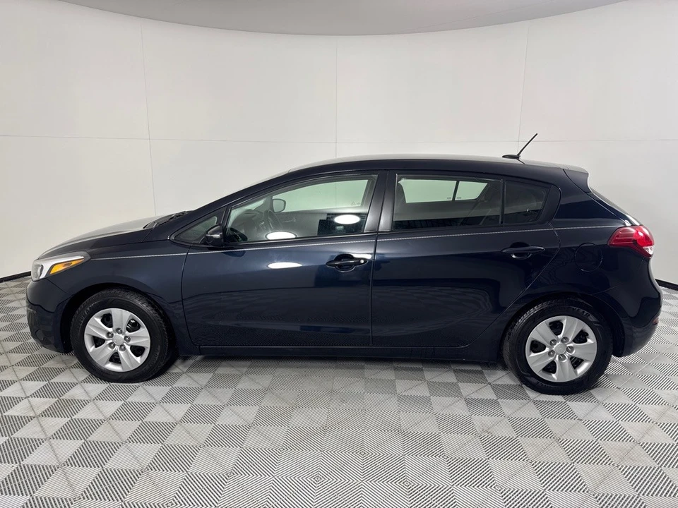 2018 Kia Forte - Image 8 of 12