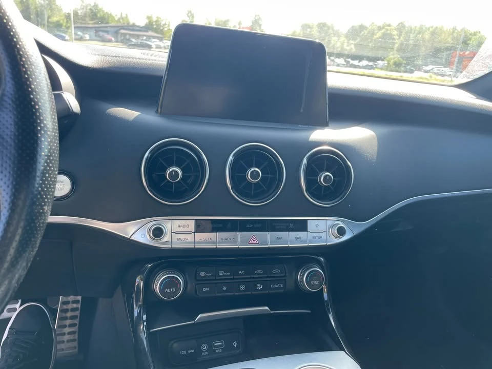 2018 Kia Stinger GT - Image 16 of 20