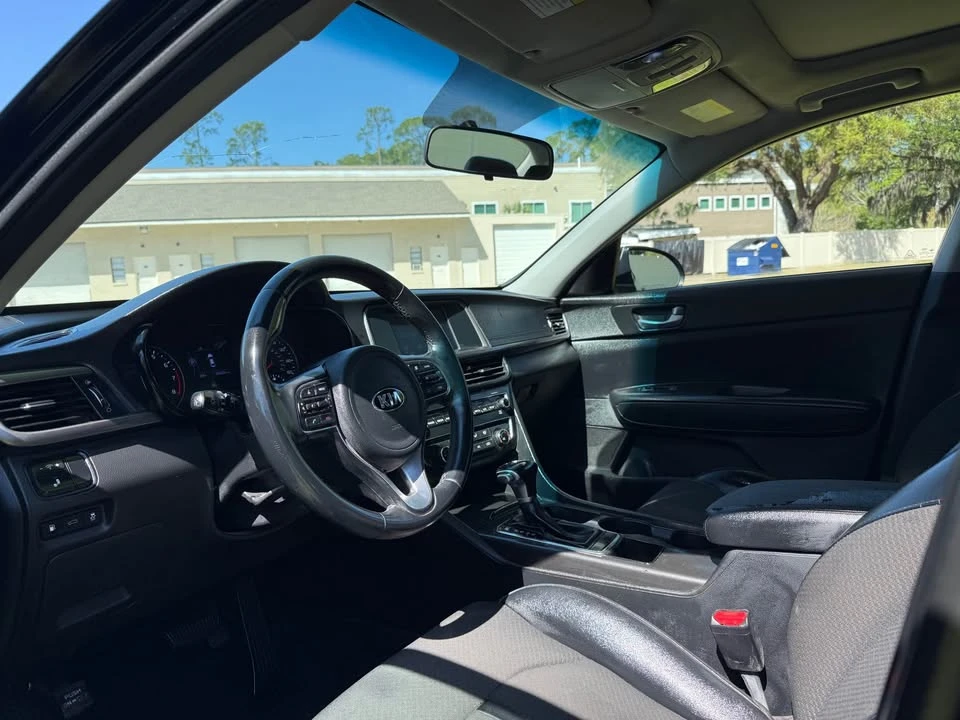 2018 Kia Optima/K5 - Image 10 of 13