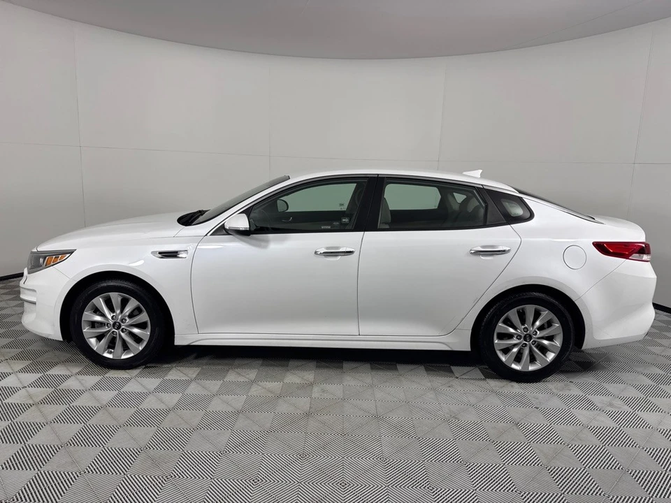2018 Kia Optima/K5 - Image 9 of 12