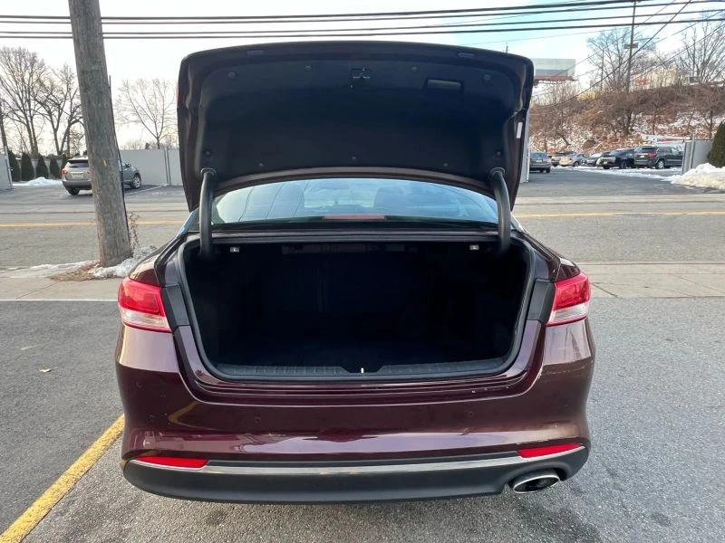 2018 Kia Optima/K5 - Image 9 of 12