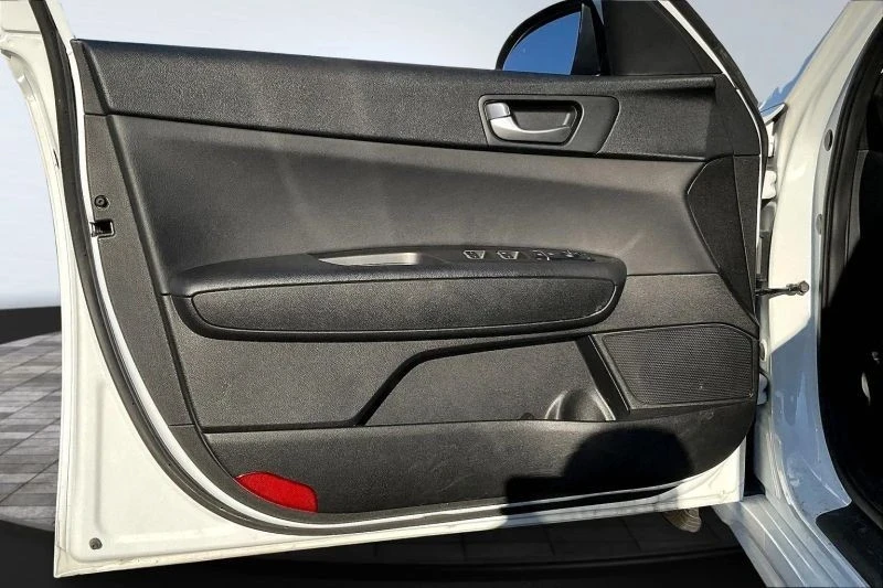 2018 Kia Optima/K5 - Image 9 of 12