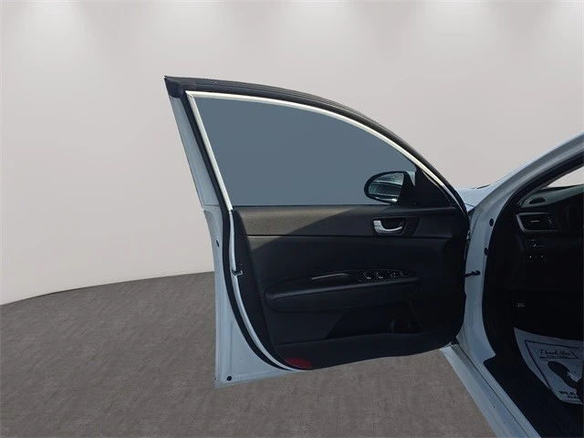 2018 Kia Optima/K5 - Image 10 of 12