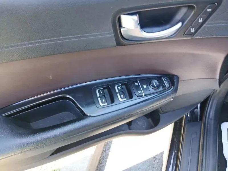2018 Kia Optima/K5 - Image 8 of 12