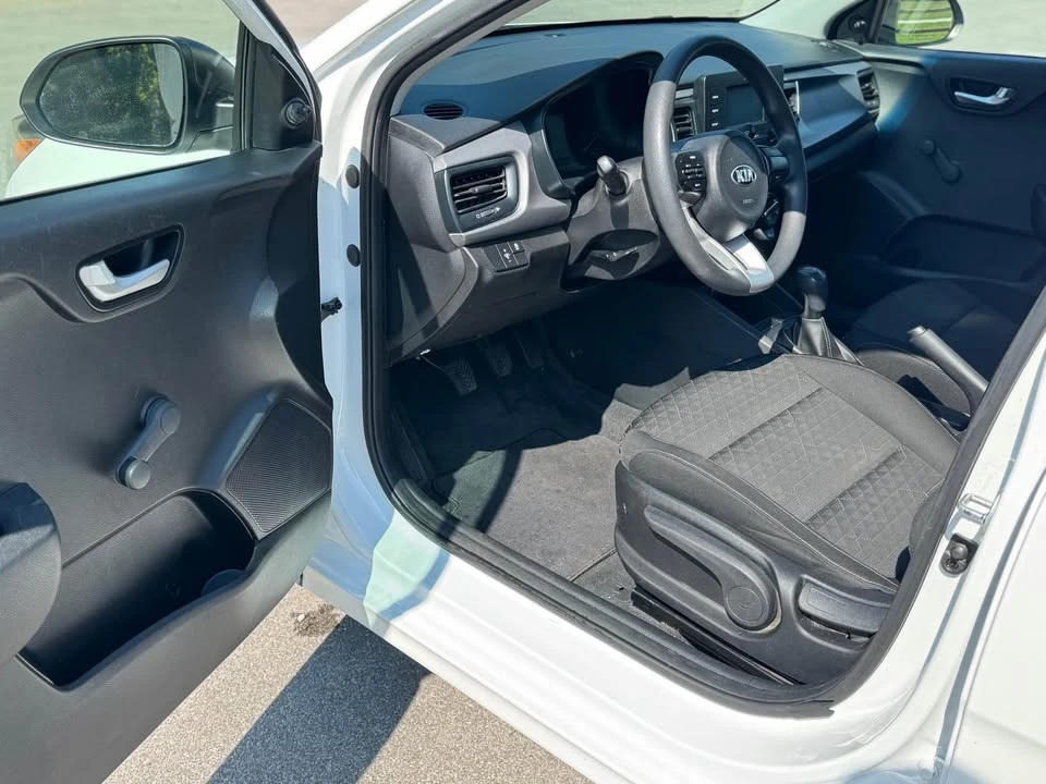 2018 Kia Rio - Image 11 of 17
