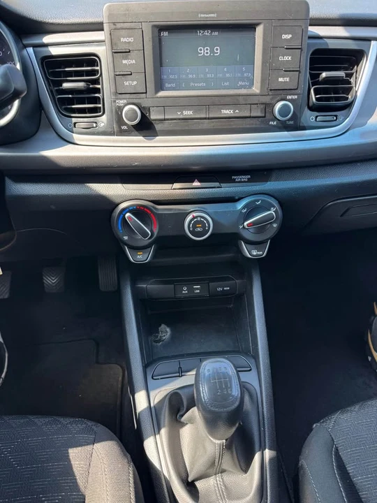 2018 Kia Rio - Image 9 of 17
