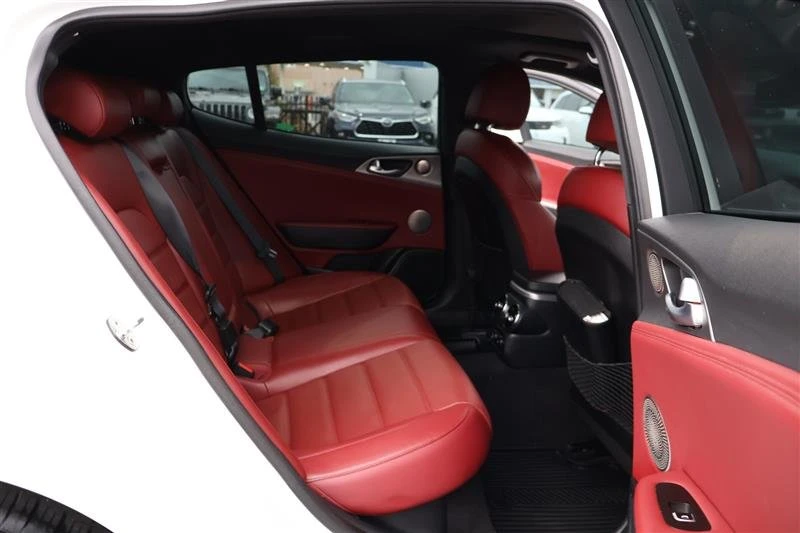 2018 Kia Stinger - Image 16 of 20