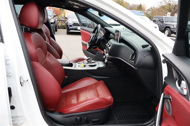 2018 Kia Stinger - Image 17 of 20