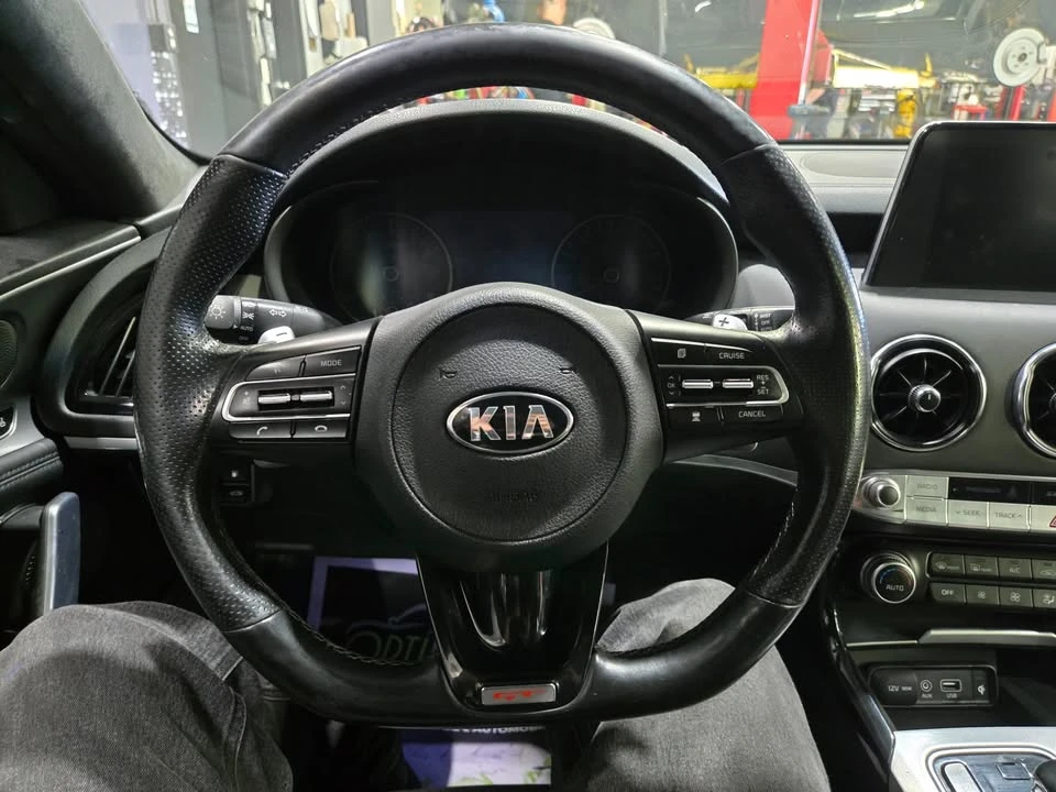 2018 Kia Stinger GT - Image 13 of 19