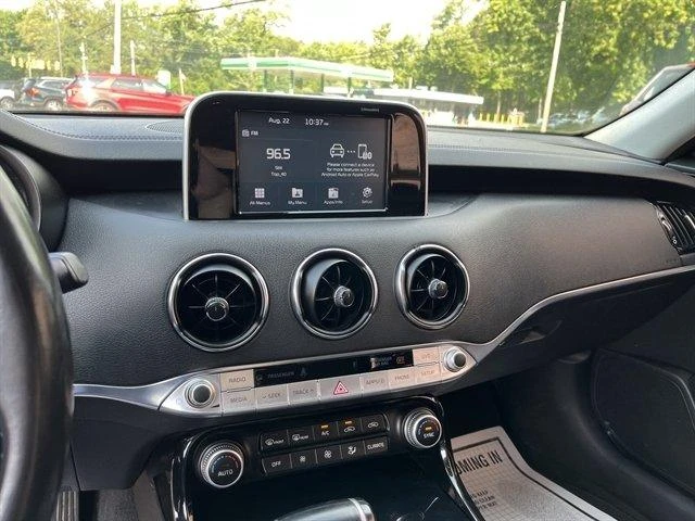 2018 Kia Stinger - Image 15 of 20