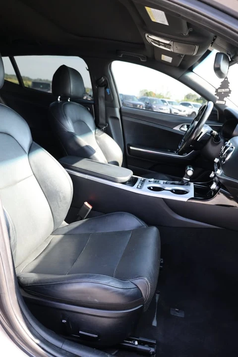 2018 Kia Stinger GT - Image 14 of 20