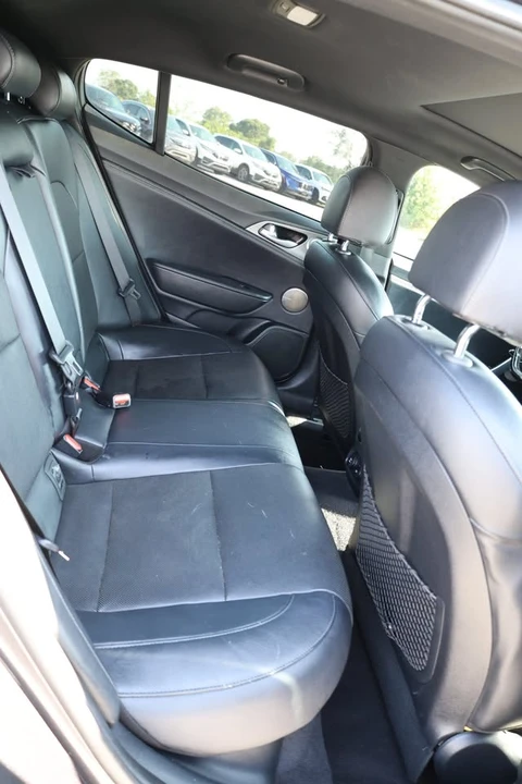 2018 Kia Stinger GT - Image 15 of 20
