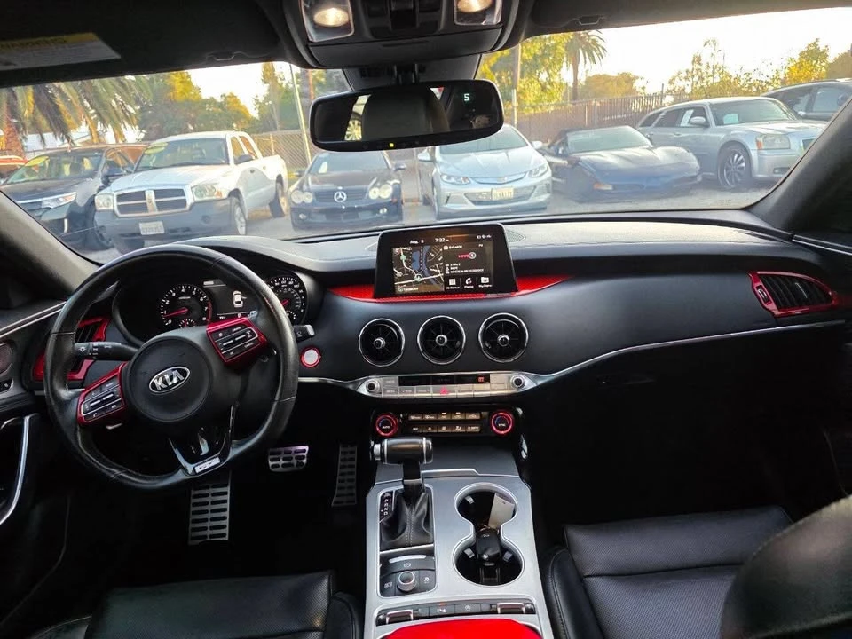 2018 Kia Stinger GT - Image 11 of 19