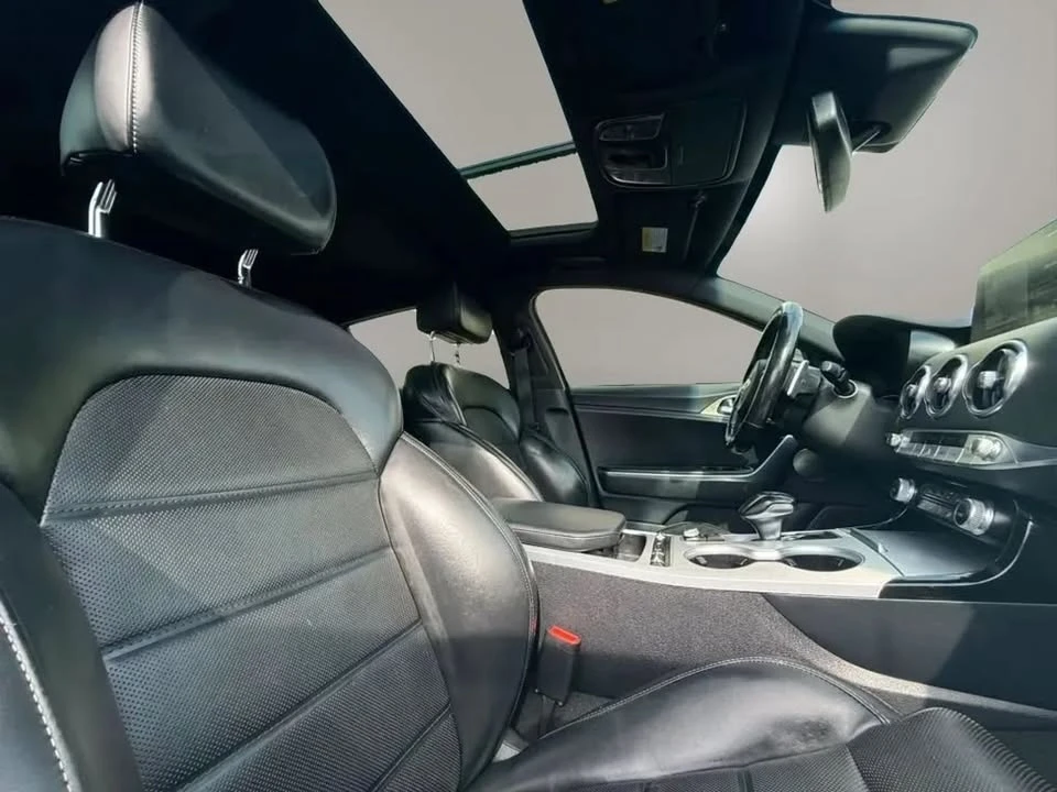 2018 Kia Stinger GT - Image 15 of 19