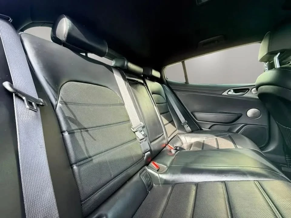 2018 Kia Stinger GT - Image 17 of 19