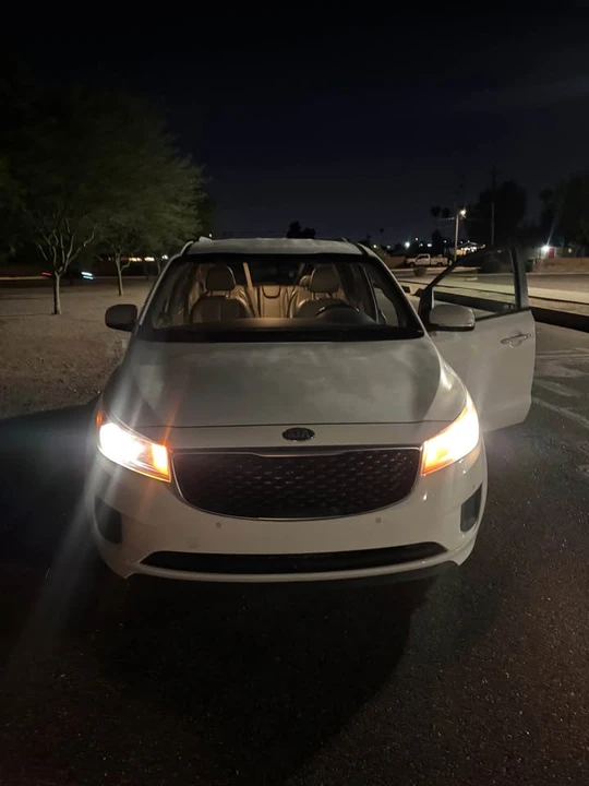 2018 Kia Carnival - Image 2 of 13
