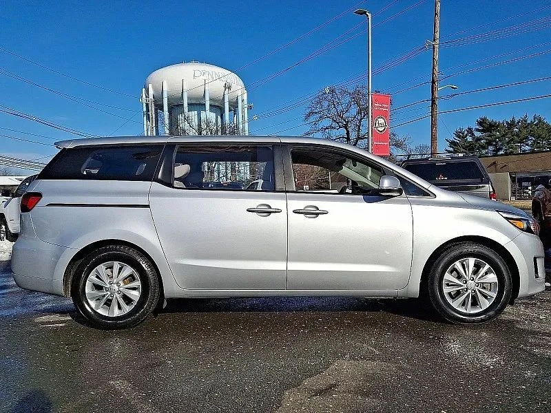 2018 Kia Carnival - Image 8 of 12