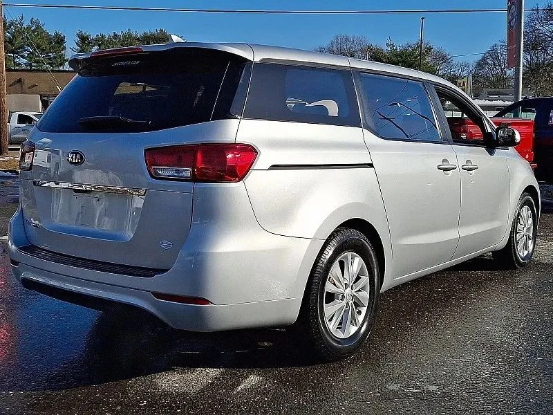 2018 Kia Carnival - Image 7 of 12