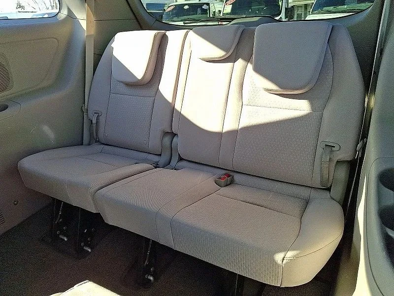 2018 Kia Carnival - Image 12 of 12
