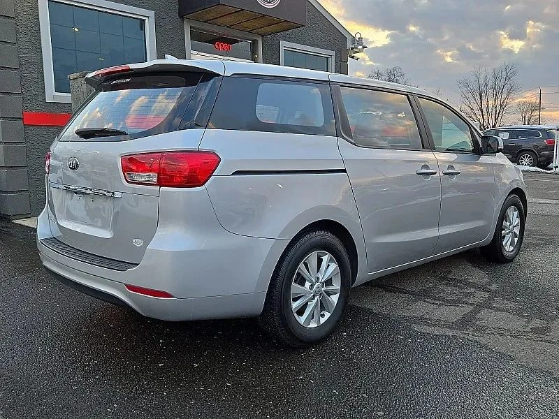2018 Kia Carnival - Image 6 of 12