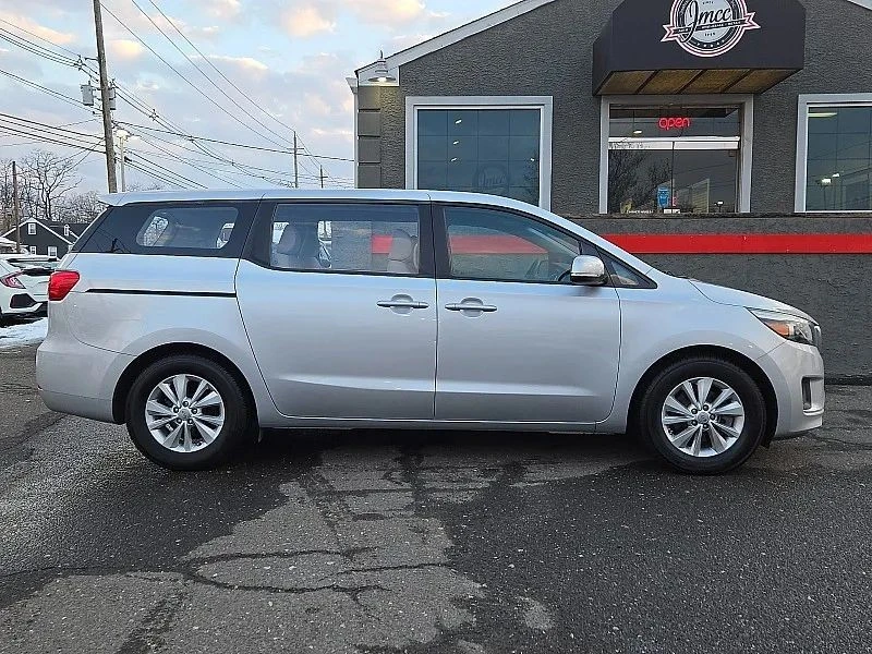 2018 Kia Carnival - Image 7 of 12