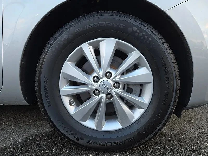 2018 Kia Carnival - Image 8 of 12