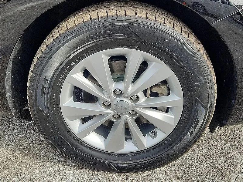 2018 Kia Carnival - Image 9 of 12