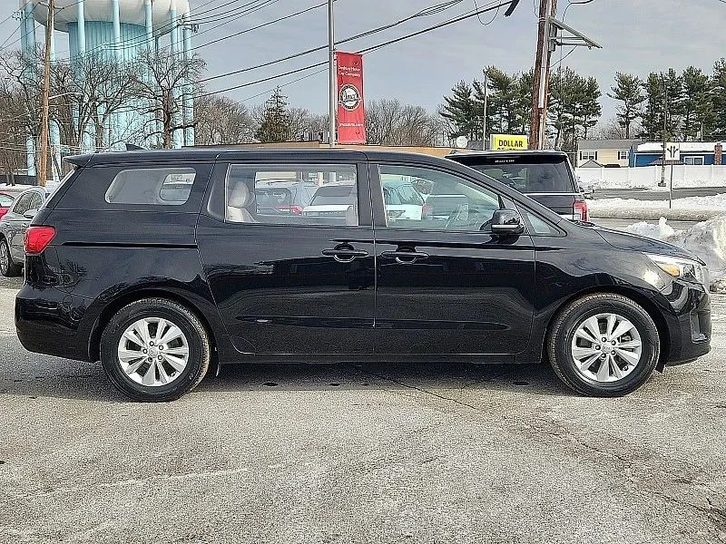 2018 Kia Carnival - Image 8 of 12