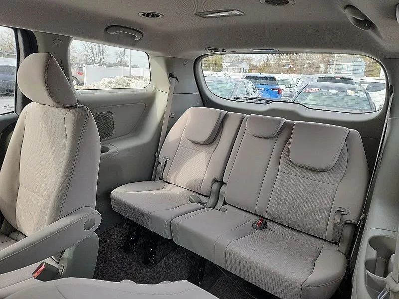 2018 Kia Carnival - Image 12 of 12