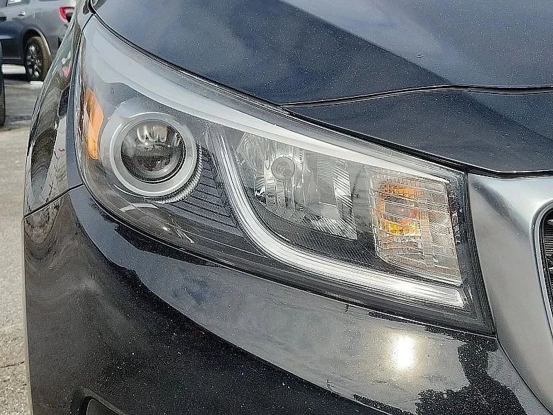 2018 Kia - Image 10 of 12