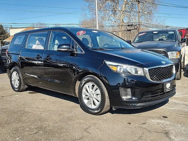 2018 Kia Carnival - Image 2 of 12