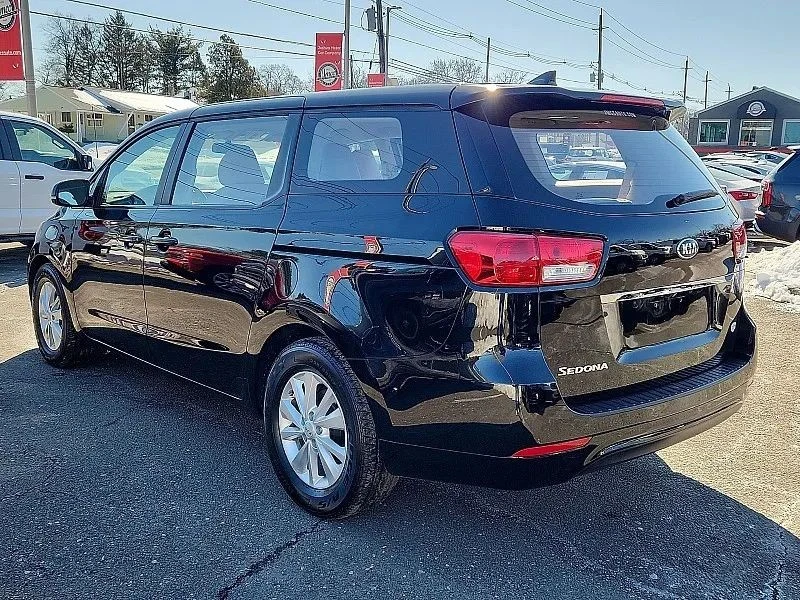 2018 Kia Carnival - Image 5 of 12
