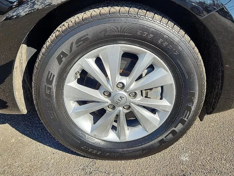 2018 Kia Carnival - Image 9 of 12