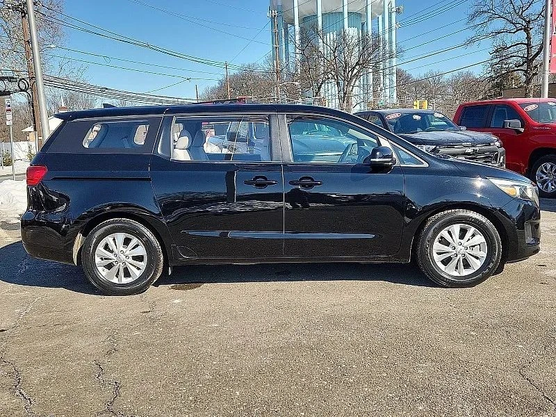 2018 Kia Carnival - Image 8 of 12