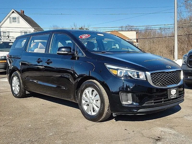 2018 Kia Carnival - Image 2 of 12