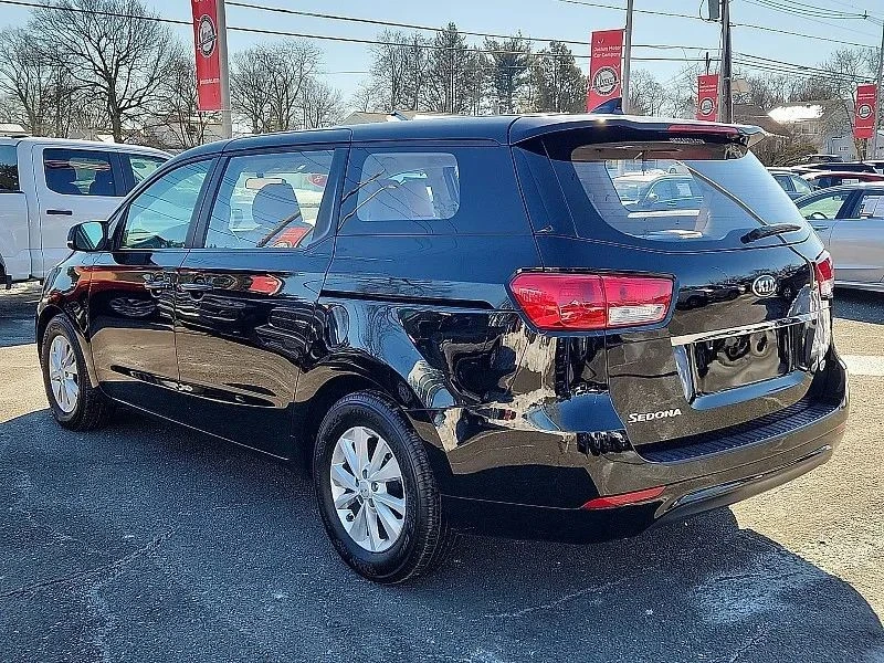 2018 Kia Carnival - Image 5 of 12